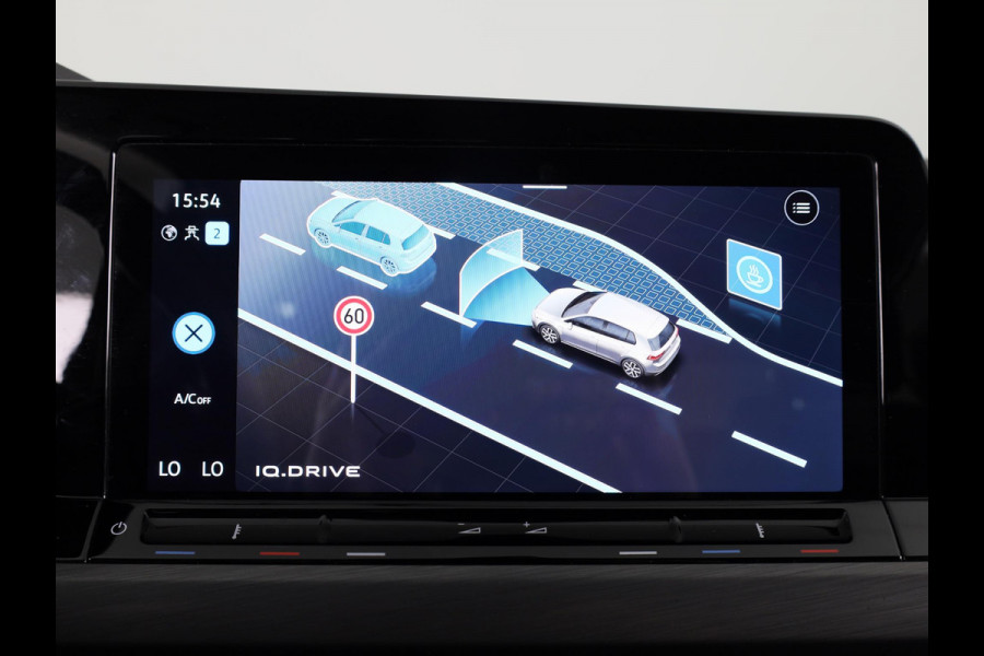 Volkswagen Golf 1.5 TSI Style 130 PK | Navigatie | Parkeersensoren | Led