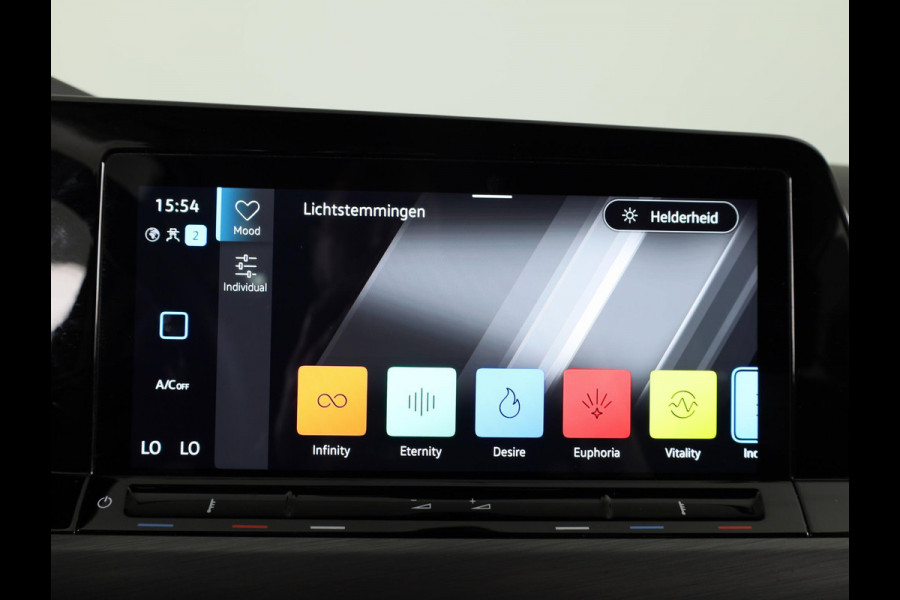 Volkswagen Golf 1.5 TSI Style 130 PK | Navigatie | Parkeersensoren | Led