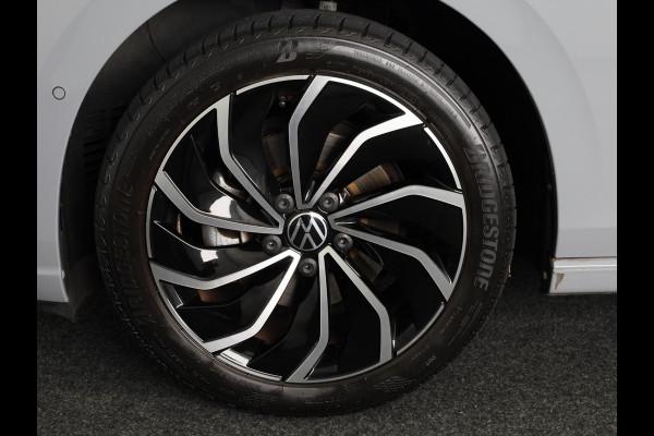 Volkswagen Golf 1.5 TSI Style 130 PK | Navigatie | Parkeersensoren | Led