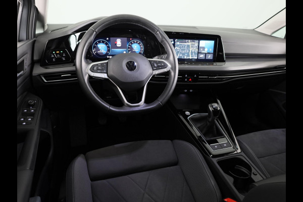 Volkswagen Golf 1.5 TSI Style 130 PK | Navigatie | Parkeersensoren | Led