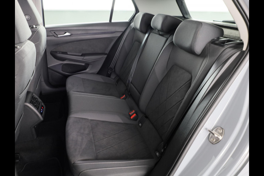 Volkswagen Golf 1.5 TSI Style 130 PK | Navigatie | Parkeersensoren | Led