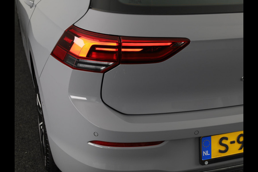 Volkswagen Golf 1.5 TSI Style 130 PK | Navigatie | Parkeersensoren | Led