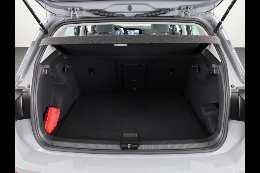 Volkswagen Golf 1.5 TSI Style 130 PK | Navigatie | Parkeersensoren | Led
