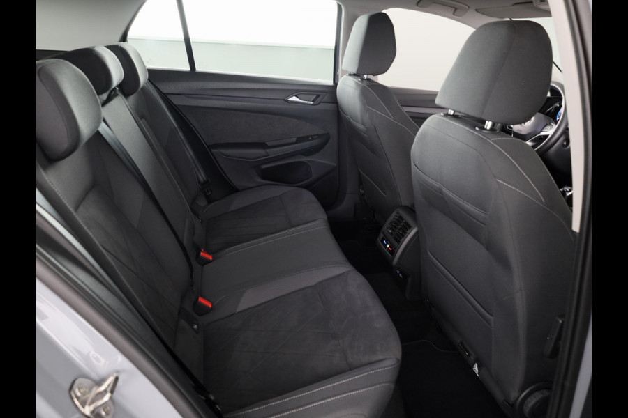 Volkswagen Golf 1.5 TSI Style 130 PK | Navigatie | Parkeersensoren | Led