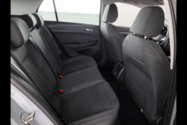 Volkswagen Golf 1.5 TSI Style 130 PK | Navigatie | Parkeersensoren | Led