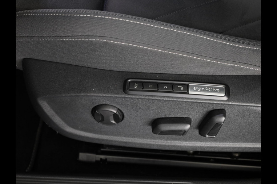 Volkswagen Golf 1.5 TSI Style 130 PK | Navigatie | Parkeersensoren | Led