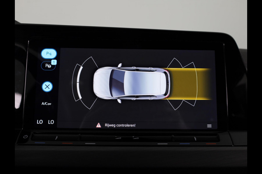 Volkswagen Golf 1.5 TSI Style 130 PK | Navigatie | Parkeersensoren | Led