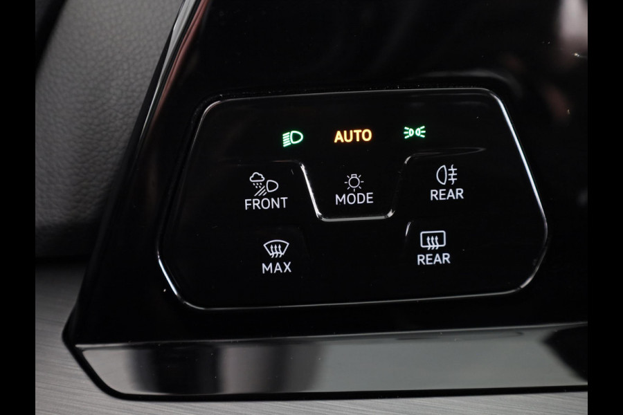 Volkswagen Golf 1.5 TSI Style 130 PK | Navigatie | Parkeersensoren | Led