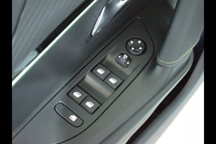 Peugeot 2008 1.2 PureTech GT Pack NAVIGATIE | CARPLAY | ACHTERUITRIJCAMERA MET SENSOREN | VERWARMBARE VOORSTOELEN | E.C.C. | 13.268km