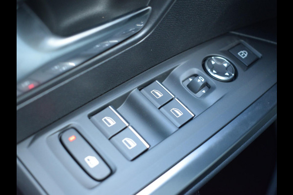 Peugeot E-3008 GT Avantage 73 kWh WARMTEPOMP | 360 CAMERA MET SENSOREN | NAVIGATIE / CARPLAY | UIT VOORRAAD LEVERBAAR