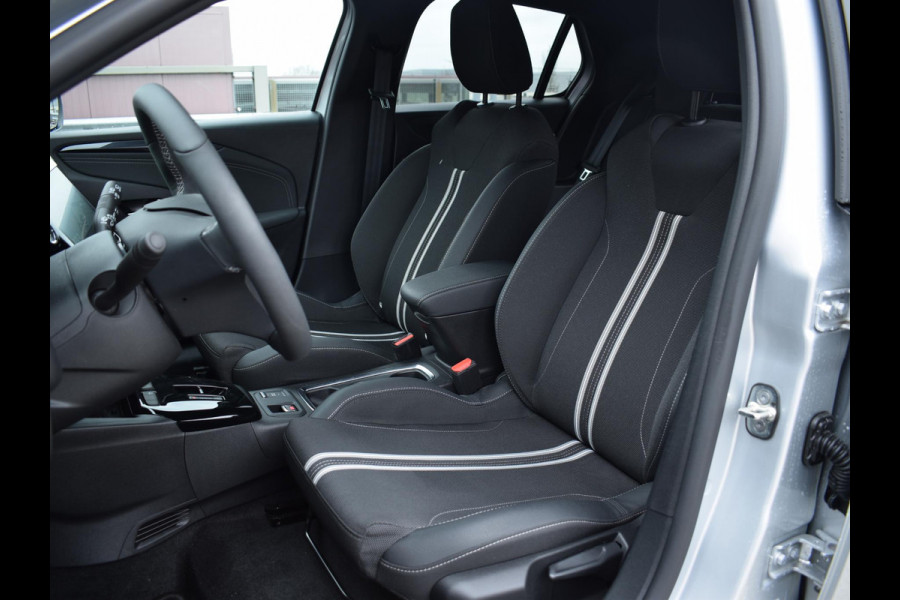 Opel Corsa Electric Long Range GS 51 kWh 3 FASE | ACHTERUITRIJCAMERA MET SENSOREN | NAVIGATIE 10" | CARPLAY | E.C.C. | 10.569km