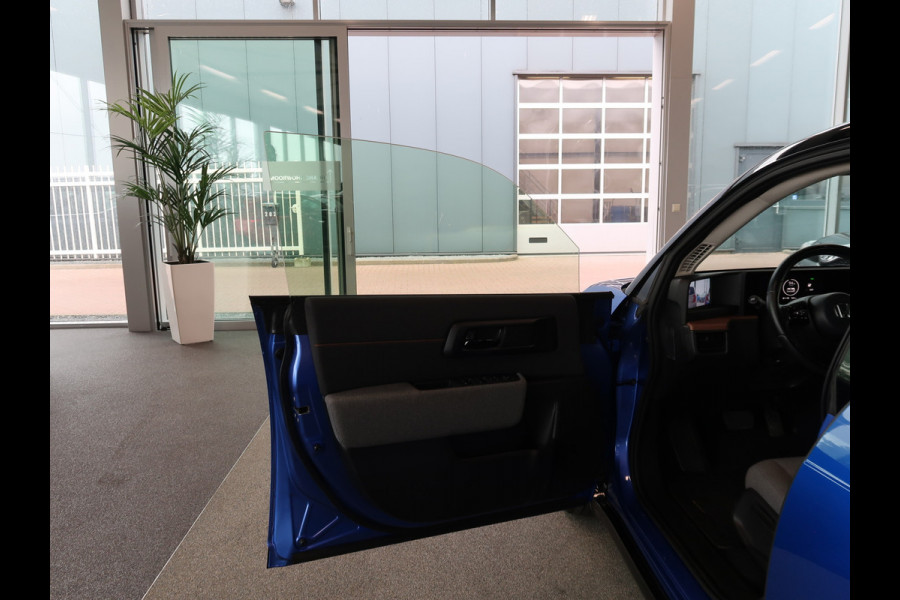 Honda E Advance 17" PANODAK/360CAMERA/CARPLAY/WINTERPACK/KEYLESS