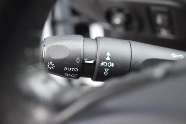 Citroën C4 Cactus 1.2 PureTech 110PK Shine | Pandak | Navi | Camera | Incl. garantie