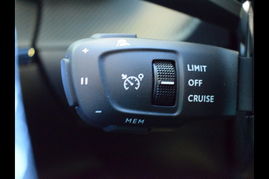 Peugeot 208 1.2 Hybrid 145 e-DCS6 GT | ADAPTIVE CTUISE CONTROL | STOELMASSAGE + VERWARMING | CAMERA V + A | UIT VOORRAAD LEVERBAAR