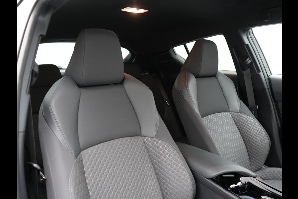 Toyota C-HR 2.0 Hybrid Style 184pk Dealer O.H. | Half Lederen Sportstoelen | Navigatie | Apple Carplay | Camera | DAB | LED Koplampen | Parkeersensoren | Stoel & Stuurverwarming | Cruise Control |