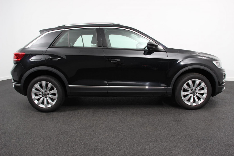 Volkswagen T-Roc 1.5 TSI 150pk DSG Sport Volkswagen T-Roc 1.5 TSI DSG Sport | Navigatie | Adaptive Cruise Control | Digitale Cockpit | Camera | Elektirsche Achterklep |