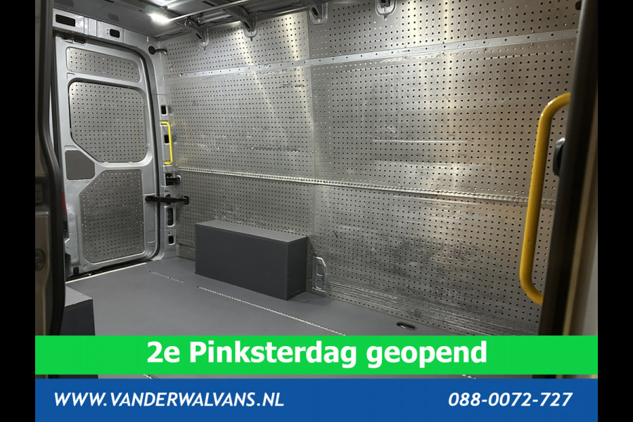 Volkswagen Crafter 2.0 TDI 140 pk L3H3 L2H2 Euro6 Airco | Camera | Apple Carplay | Cruisecontrol Android Auto, Parkeersensoren, Bijrijdersbank, 3000kg Trekvermogen, zilver