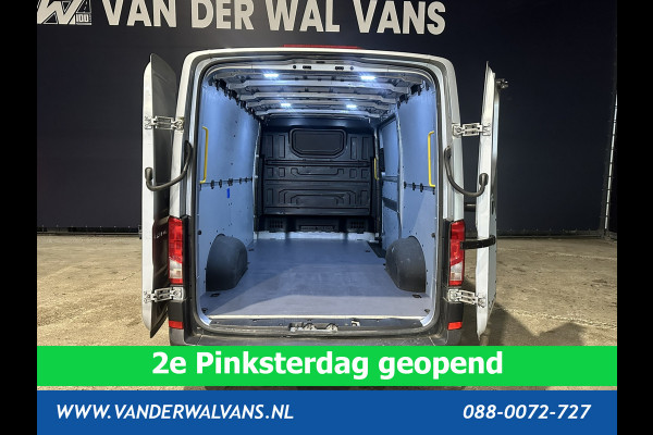Volkswagen Crafter 2.0 TDI 140 pk L3H2 L2H1 Euro6 Airco | Navigatie | Apple Carplay | Android Auto | Trekhaak Parkeersensoren, Bijrijdersbank