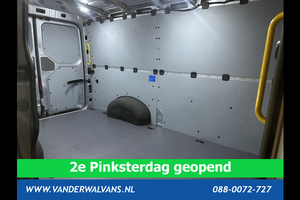Volkswagen Crafter 2.0 TDI 140 pk L3H2 L2H1 Euro6 Airco | Navigatie | Apple Carplay | Android Auto | Trekhaak Parkeersensoren, Bijrijdersbank