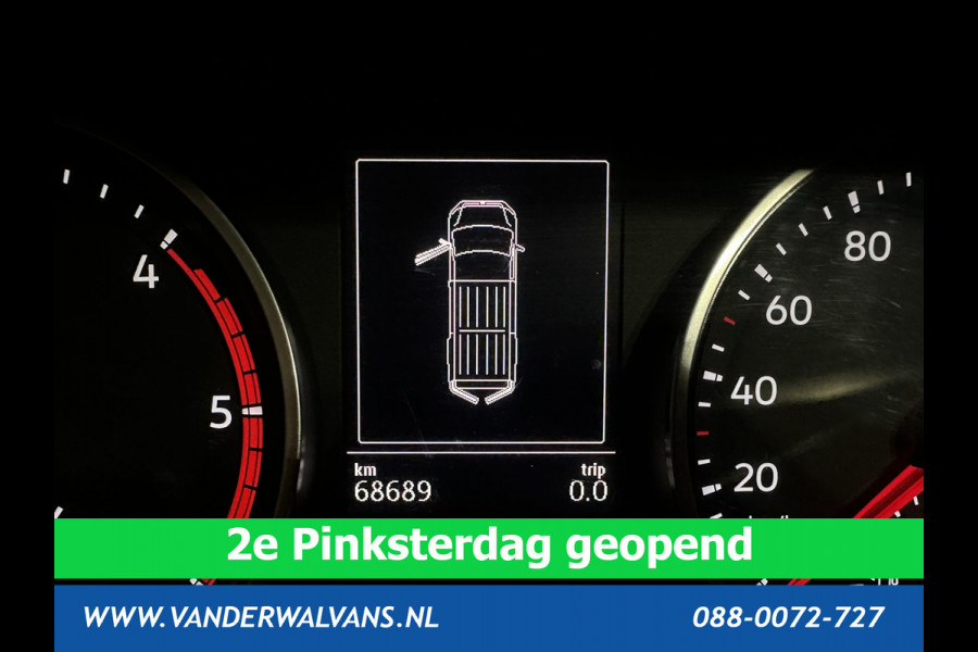 Volkswagen Crafter 2.0 TDI 140 pk L3H2 L2H1 Euro6 Airco | Navigatie | Apple Carplay | Android Auto | Trekhaak Parkeersensoren, Bijrijdersbank