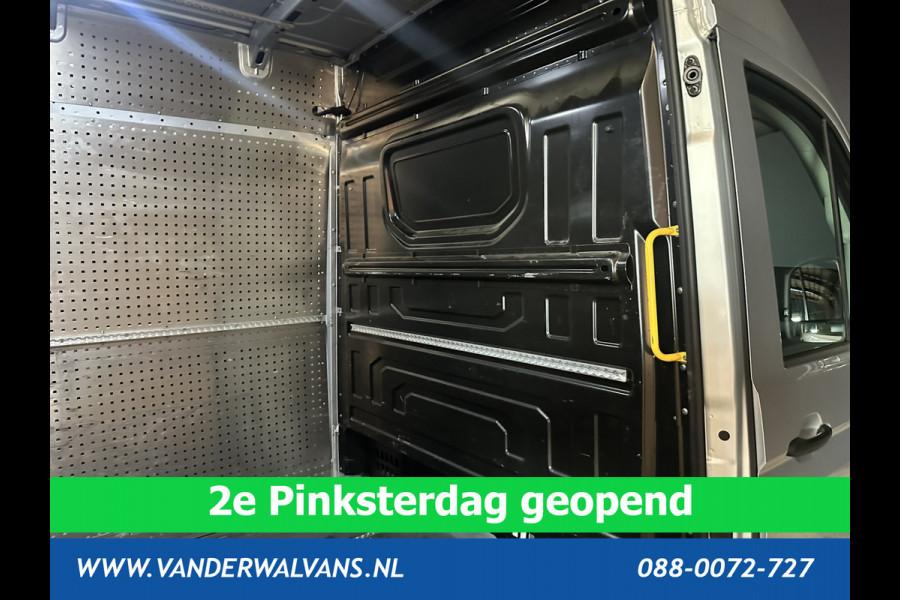 Volkswagen Crafter 2.0 TDI 140 pk L3H3 L2H2 Euro6 Airco | Camera | Cruisecontrol | Apple Carplay Android Auto, Chauffeursstoel, Parkeersensoren, Bijrijdersbank, 3000kg Trekvermogen, zilver