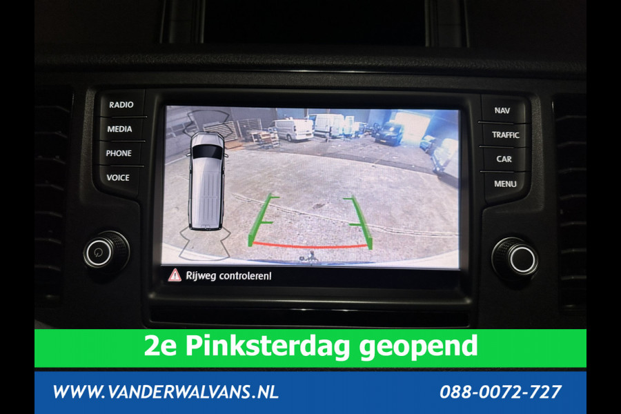 Volkswagen Crafter 2.0 TDI 141pk L3H2 L2H1 Euro6 Airco | Camera | Navigatie | 3000kg trekhaak Apple Carplay, Android Auto, Parkeersensoren, Bijrijdersbank