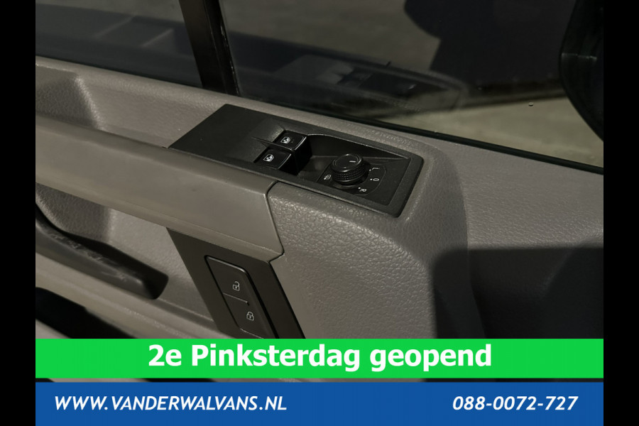 Volkswagen Crafter 2.0 TDI 141pk L3H2 L2H1 Euro6 Airco | Camera | Navigatie | 3000kg trekhaak Apple Carplay, Android Auto, Parkeersensoren, Bijrijdersbank