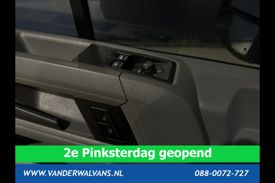 Volkswagen Crafter 2.0 TDI 141pk L3H3 L2H2 Euro6 Airco | Camera | Apple Carplay | Cruisecontrol Chauffeursstoel, Android Auto