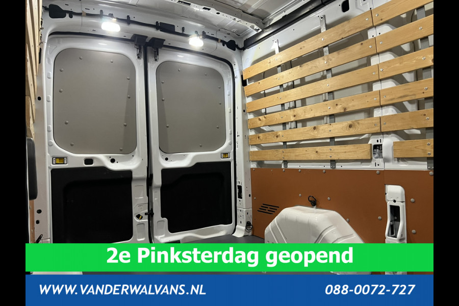 Ford Transit 2.0 TDCI L2H2 Euro6 Airco | Cruisecontrol | 2450kg Trekhaak | Verwarmde voorruit | Parkeersensoren Bijrijdersbank