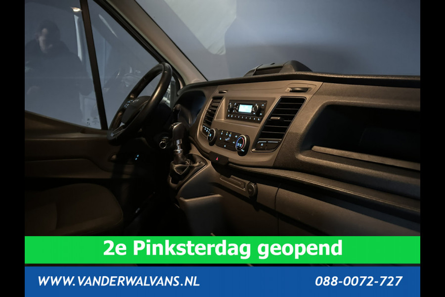 Ford Transit 2.0 TDCI L2H2 Euro6 Airco | Cruisecontrol | 2450kg Trekhaak | Verwarmde voorruit | Parkeersensoren Bijrijdersbank