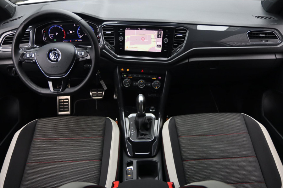 Volkswagen T-Roc 1.5 TSI Sport / VIRTUAL / DODEHOEK / ACC / CARPLAY