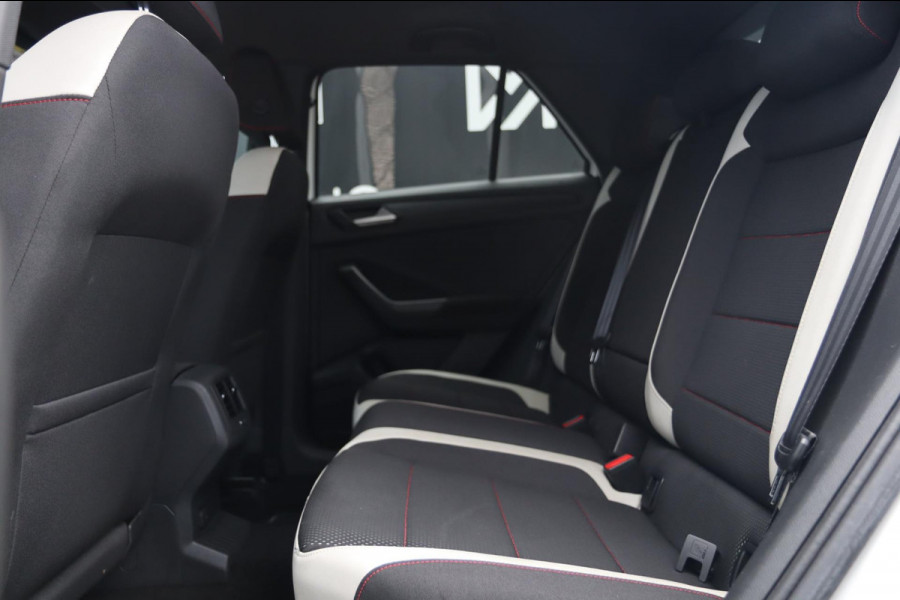 Volkswagen T-Roc 1.5 TSI Sport / VIRTUAL / DODEHOEK / ACC / CARPLAY