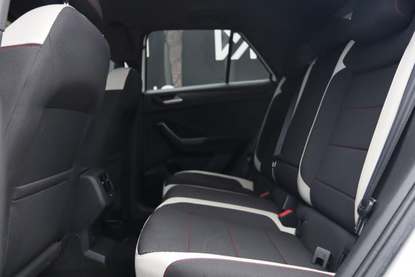 Volkswagen T-Roc 1.5 TSI Sport / VIRTUAL / DODEHOEK / ACC / CARPLAY
