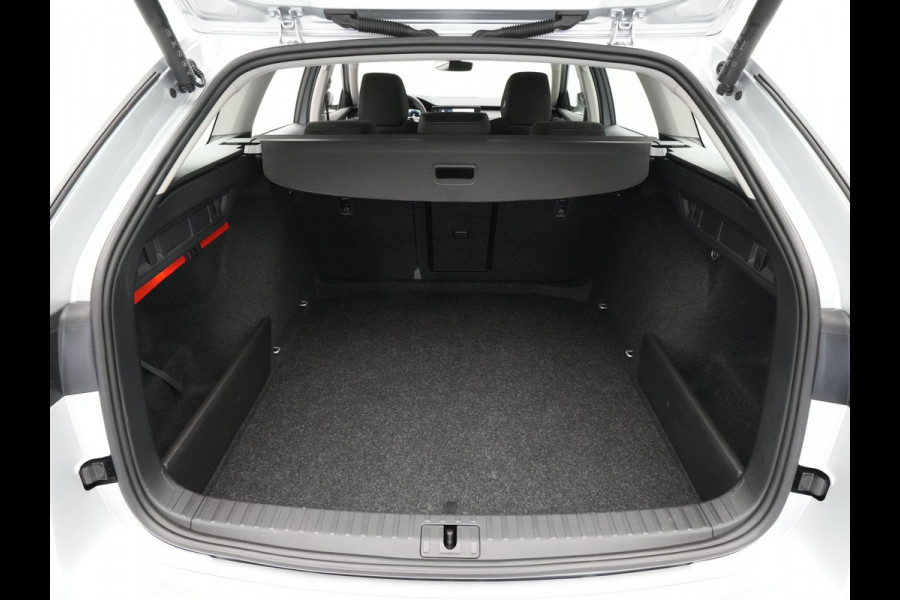 Škoda Octavia Combi 1.0 e-TSI 110pk DSG Business Edition Navigatie Pdc Cruise Lm Velgen 324