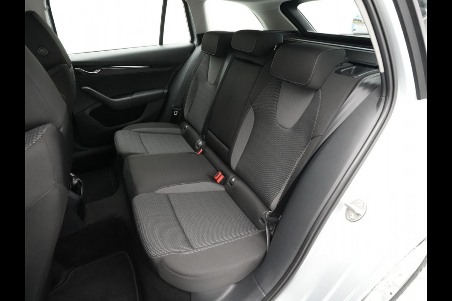 Škoda Octavia Combi 1.0 e-TSI 110pk DSG Business Edition Navigatie Pdc Cruise Lm Velgen 324