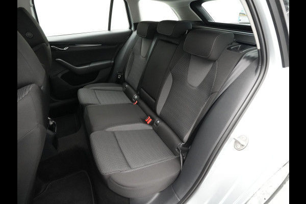 Škoda Octavia Combi 1.0 e-TSI 110pk DSG Business Edition Navigatie Pdc Cruise Lm Velgen 324