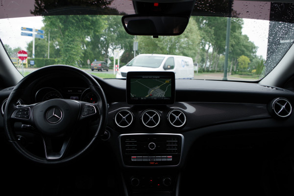 Mercedes-Benz CLA-Klasse Shooting Brake 180 Business Solution AMG Night Pakket, LED, Leder, Navigatie