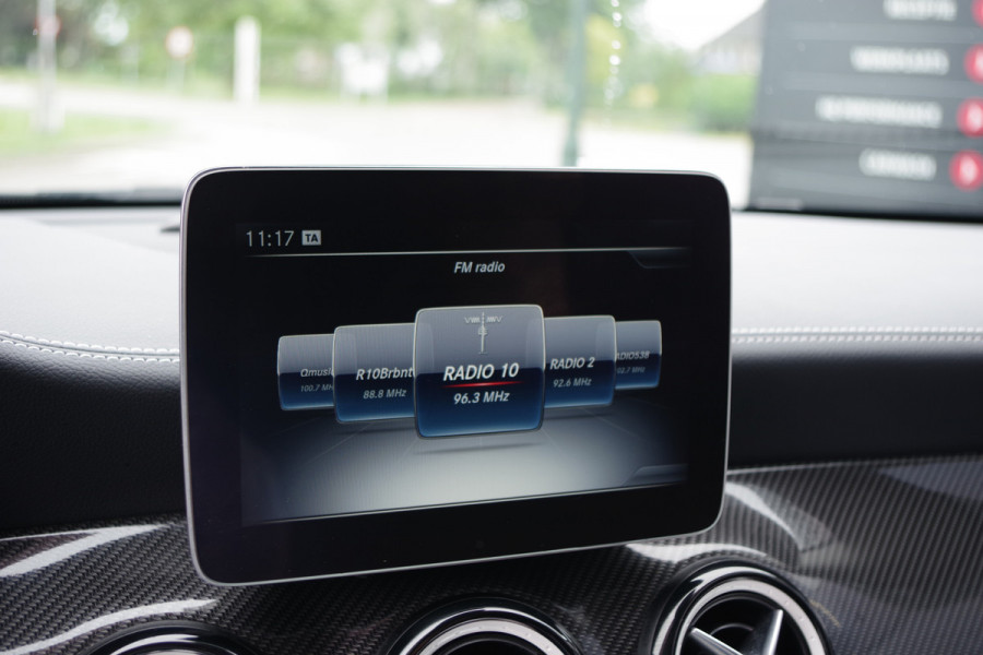 Mercedes-Benz CLA-Klasse Shooting Brake 180 Business Solution AMG Night Pakket, LED, Leder, Navigatie