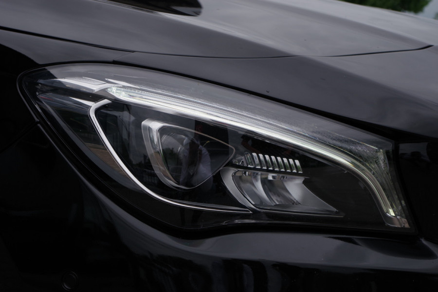 Mercedes-Benz CLA-Klasse Shooting Brake 180 Business Solution AMG Night Pakket, LED, Leder, Navigatie