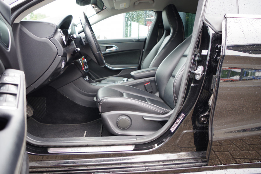 Mercedes-Benz CLA-Klasse Shooting Brake 180 Business Solution AMG Night Pakket, LED, Leder, Navigatie