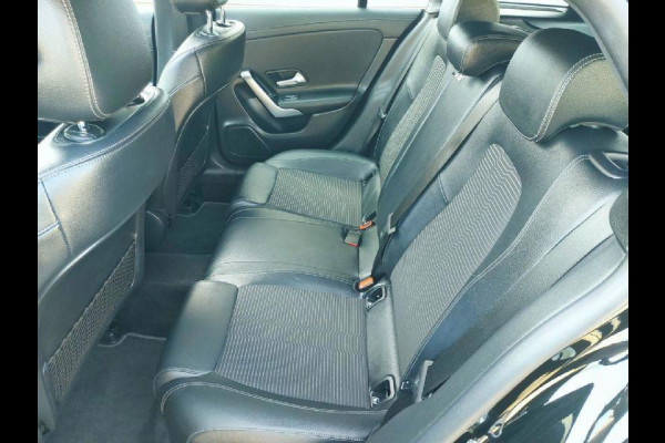 Mercedes-Benz CLA-Klasse Shooting Brake Automaat, 180 Luxury Line Virtueel, Navigatie,panoramadak,airco,cruise,parkeersensoren,stoelverwarming,
