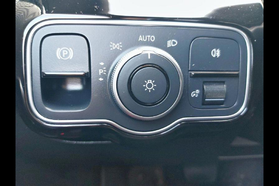 Mercedes-Benz CLA-Klasse Shooting Brake Automaat, 180 Luxury Line Virtueel, Navigatie,panoramadak,airco,cruise,parkeersensoren,stoelverwarming,