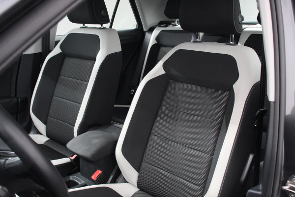 Volkswagen T-Roc 1.5 TSI DSG Sport | Navigatie | Apple Carplay/Android Auto | Adaptieve Cruise Control | Digitale Cockpit | Camera | Elektrische Achterklep |