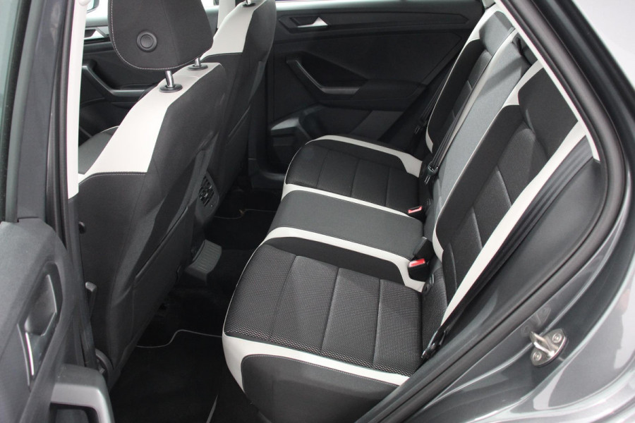 Volkswagen T-Roc 1.5 TSI DSG Sport | Navigatie | Apple Carplay/Android Auto | Adaptieve Cruise Control | Digitale Cockpit | Camera | Elektrische Achterklep |