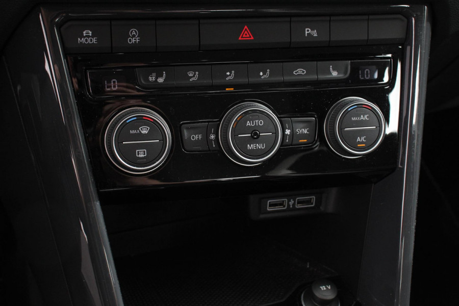 Volkswagen T-Roc 1.5 TSI DSG Sport | Navigatie | Apple Carplay/Android Auto | Adaptieve Cruise Control | Digitale Cockpit | Camera | Elektrische Achterklep |