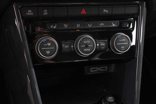 Volkswagen T-Roc 1.5 TSI DSG Sport | Navigatie | Apple Carplay/Android Auto | Adaptieve Cruise Control | Digitale Cockpit | Camera | Elektrische Achterklep |