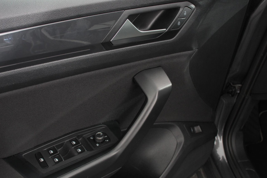 Volkswagen T-Roc 1.5 TSI DSG Sport | Navigatie | Apple Carplay/Android Auto | Adaptieve Cruise Control | Digitale Cockpit | Camera | Elektrische Achterklep |