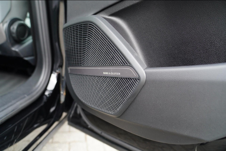 Audi Q5 50 TFSI e quattro S edition | Panorama | RS zetels | Climatronic | Audi Drive Select | LED | Black Edition | RS stuur |