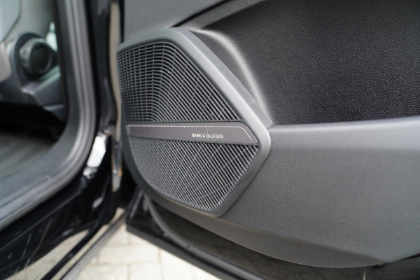 Audi Q5 50 TFSI e quattro S edition | Panorama | RS zetels | Climatronic | Audi Drive Select | LED | Black Edition | RS stuur |