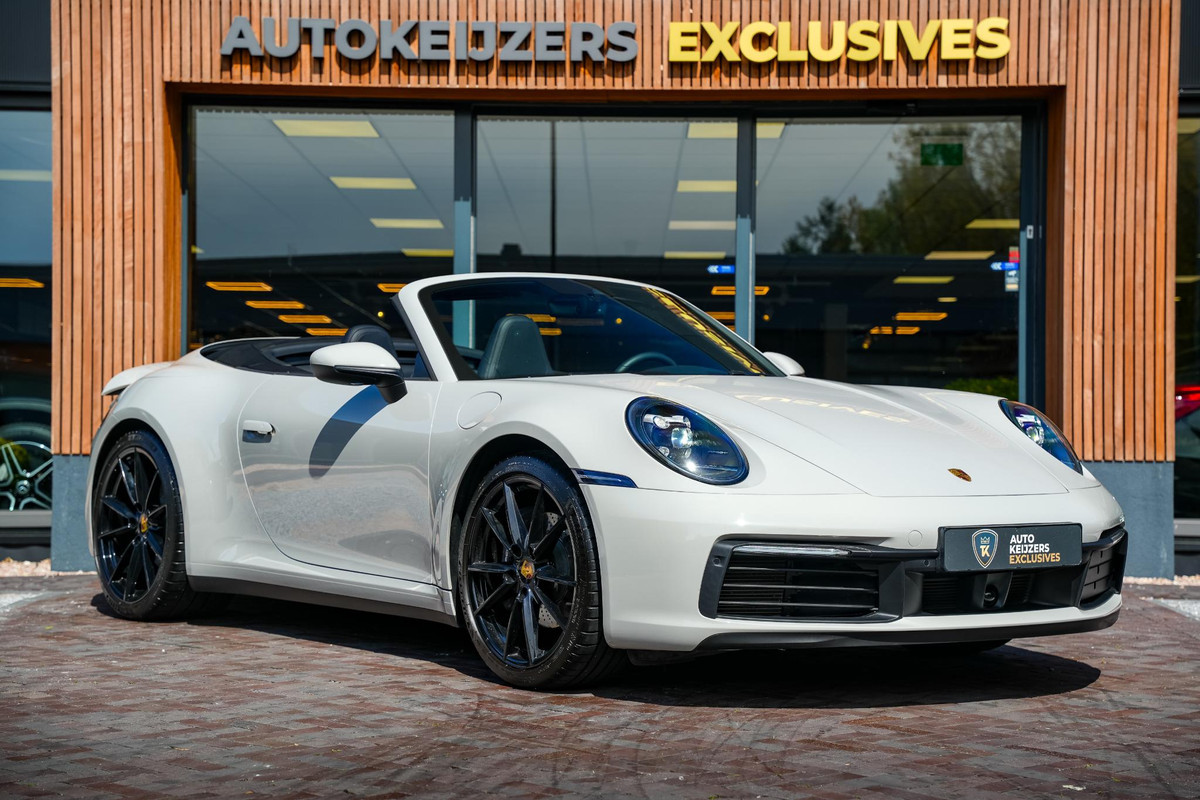 Porsche 911 Cabrio 3.0 Carrera Sportuitlaat Stoelverw. Camera LED 21''LM Krijt Grijs Porsche 911 Cabrio 3.0 Carrera Sportuitlaat Stoelverw. Camera LED 21''LM Krijt Grijs